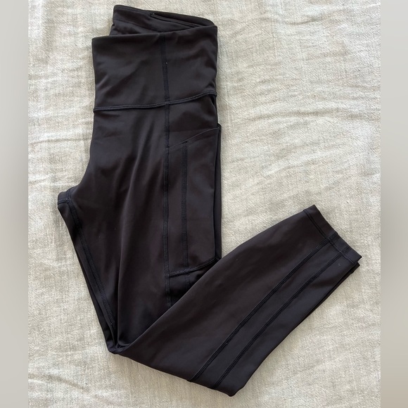 *Like New* Athleta Ultimate Stash II 7/8 Tight Black Leggings - Picture 2 of 6